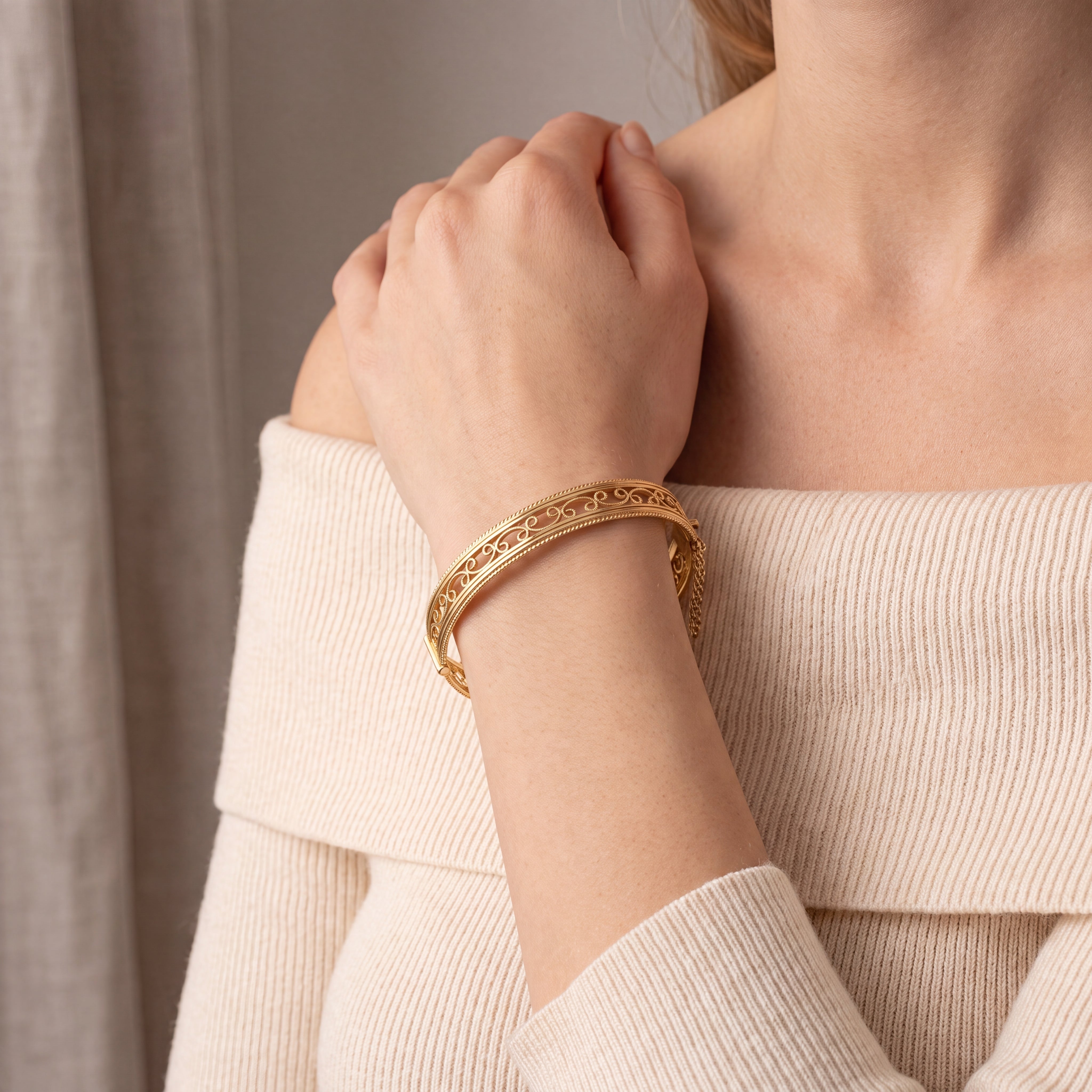 Kalevala Yellow Gold Filigree Bangle Bracelet
