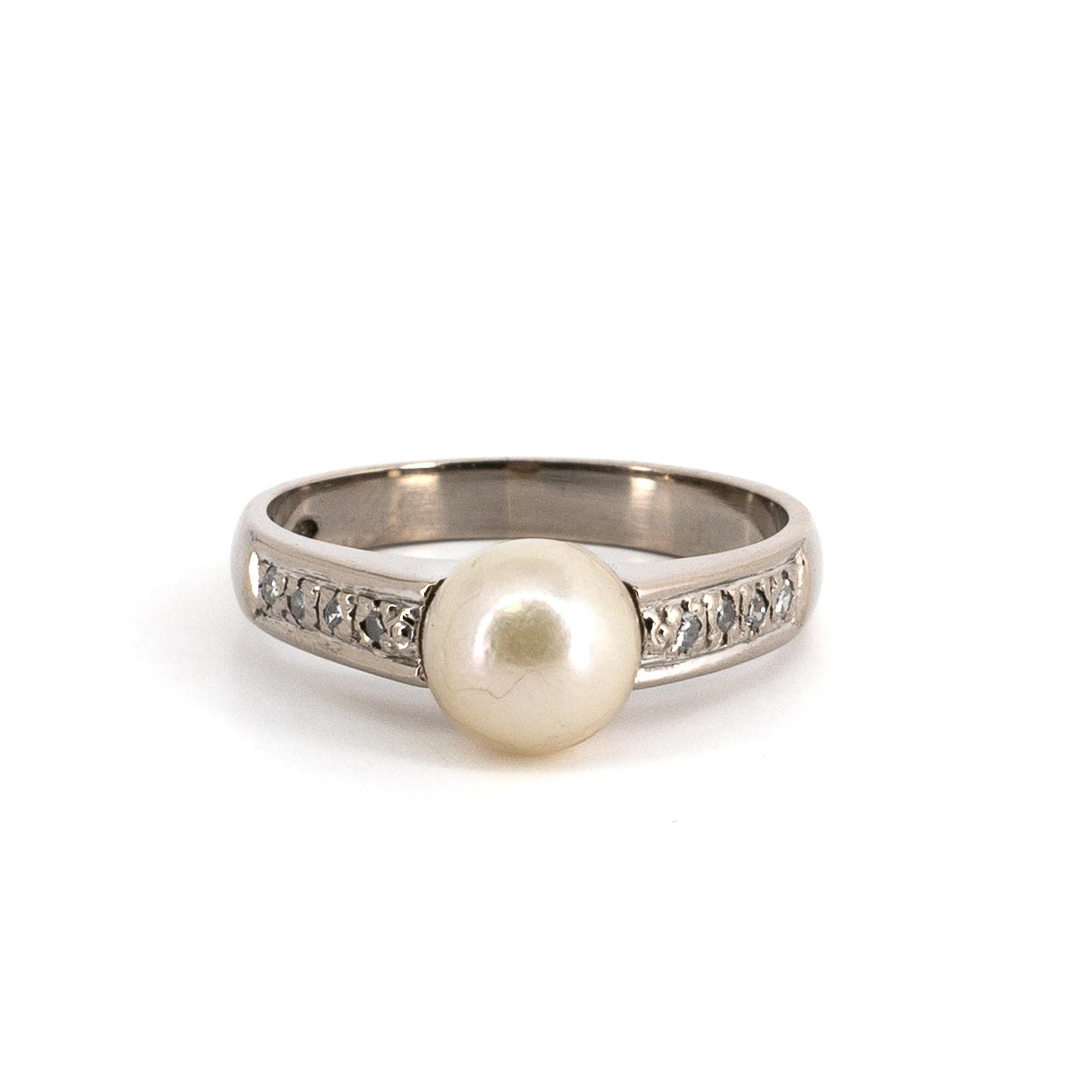 White Gold Pearl & Diamond Solitaire Ring