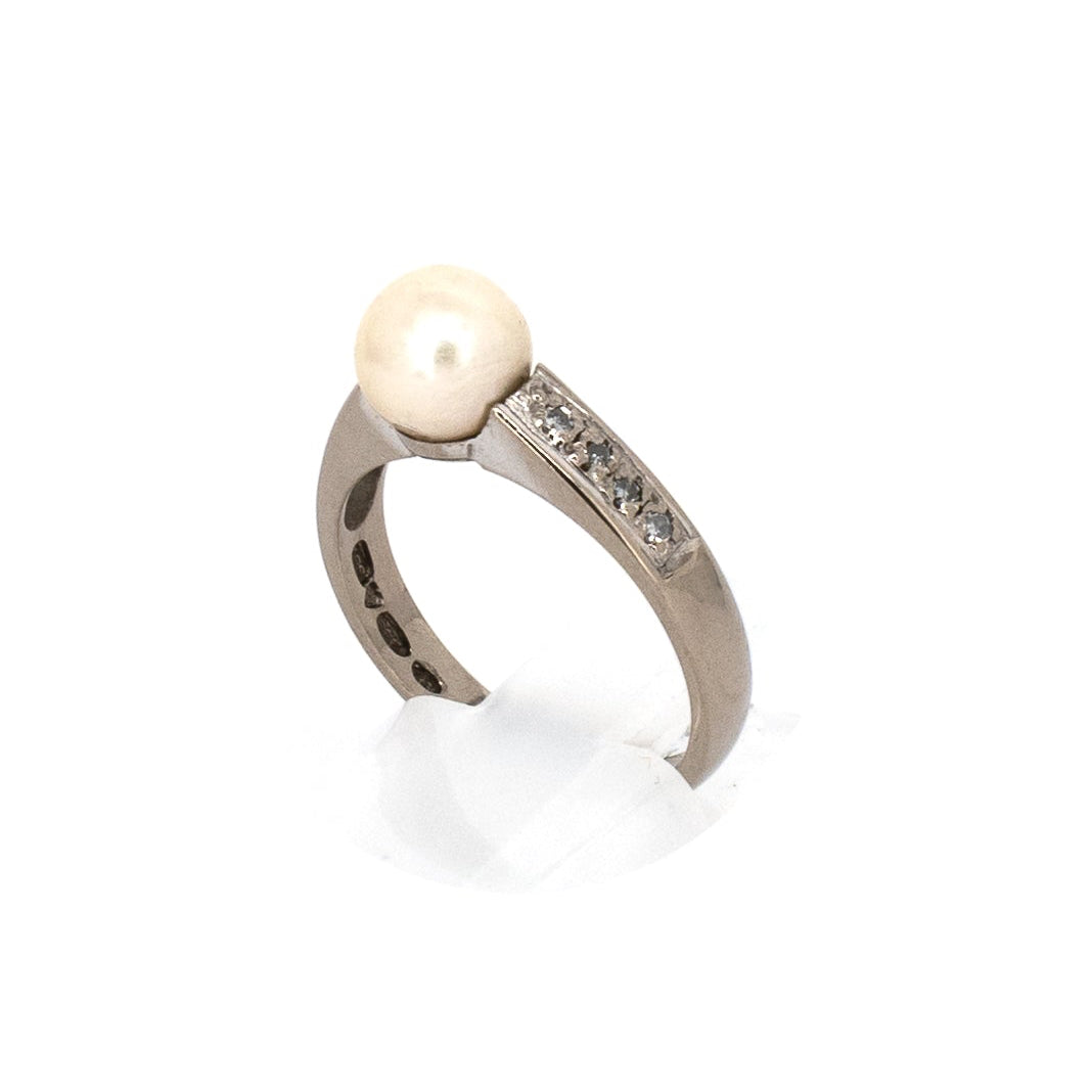 White Gold Pearl & Diamond Solitaire Ring