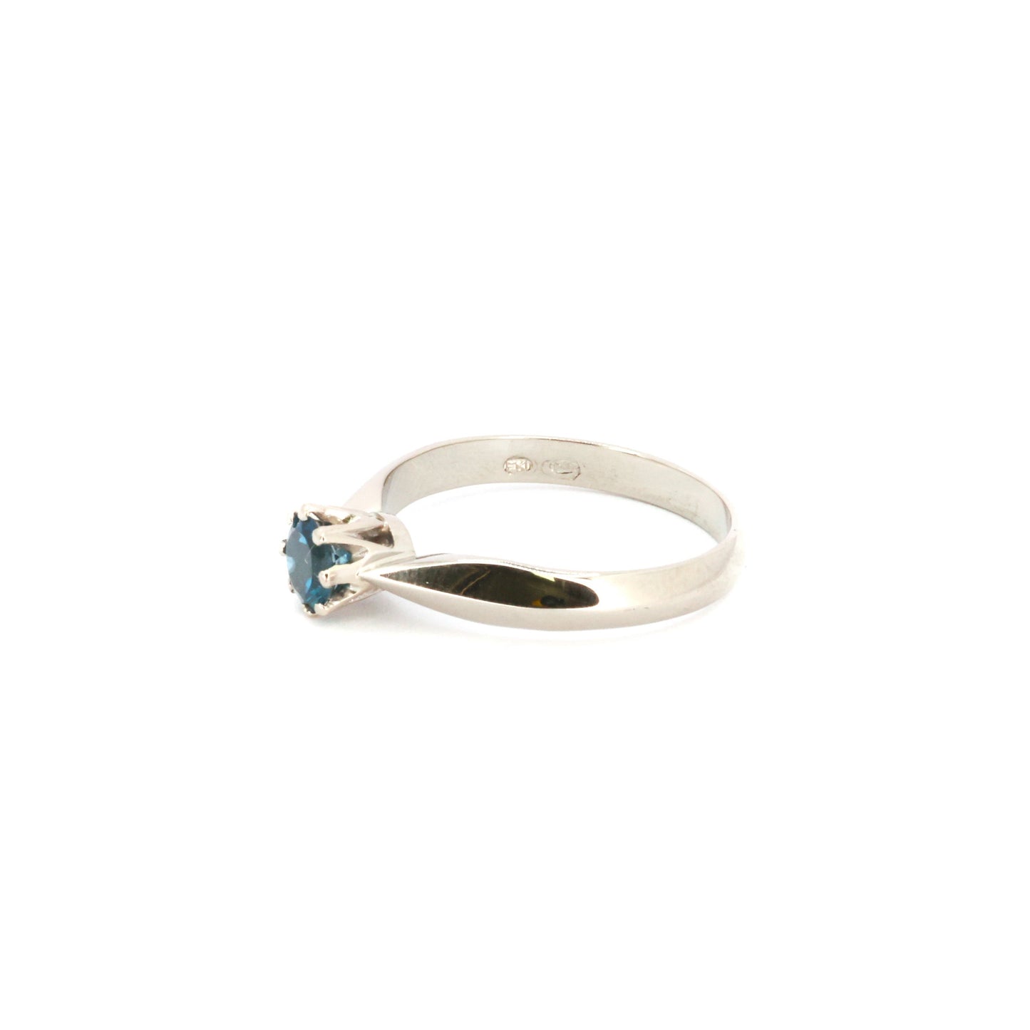 London Blue Solitaire White Gold Ring