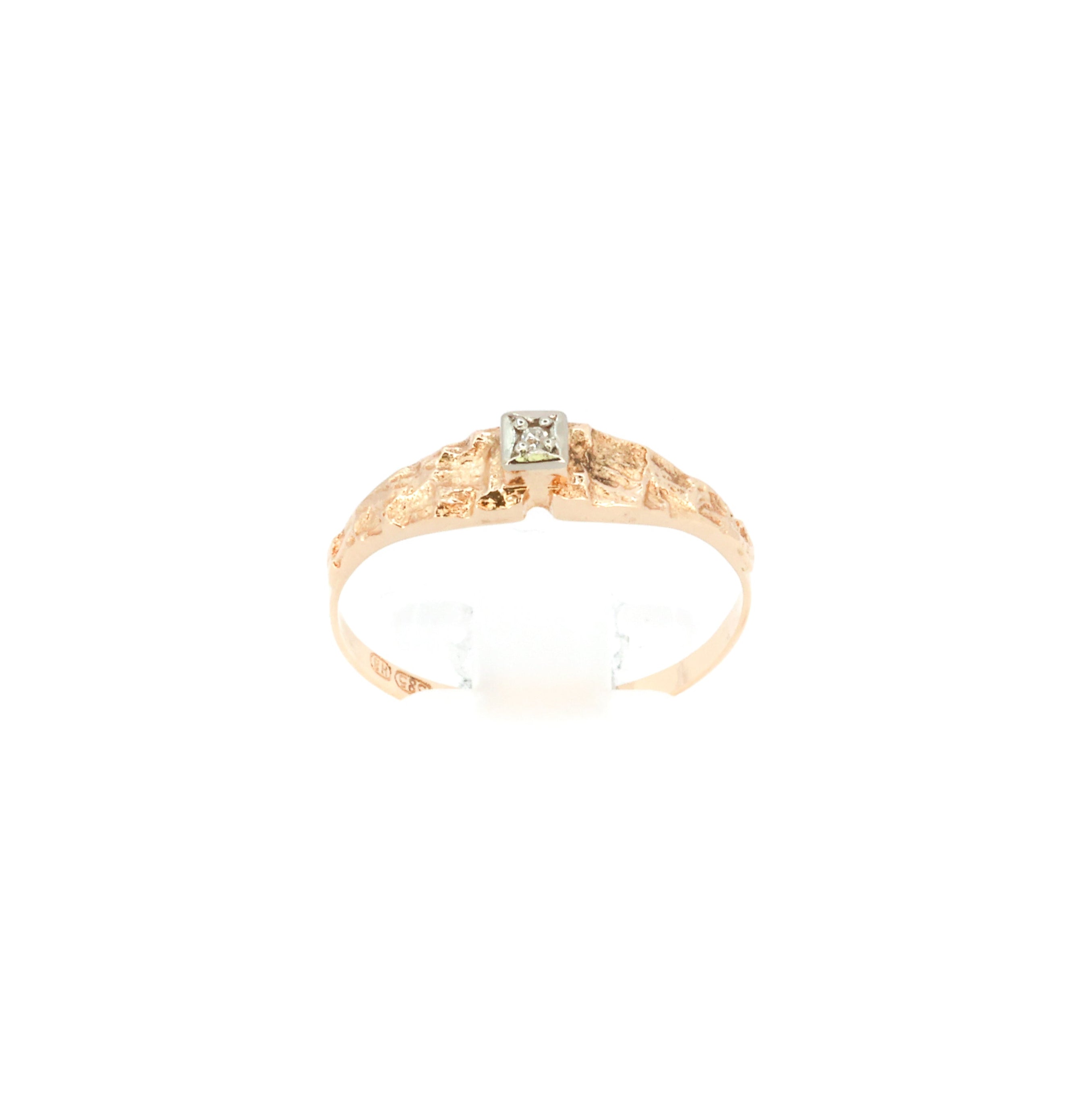 Lapponia Inspired Solitaire Gold Ring