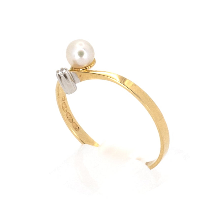 Helmi- ja timanttikultasormus