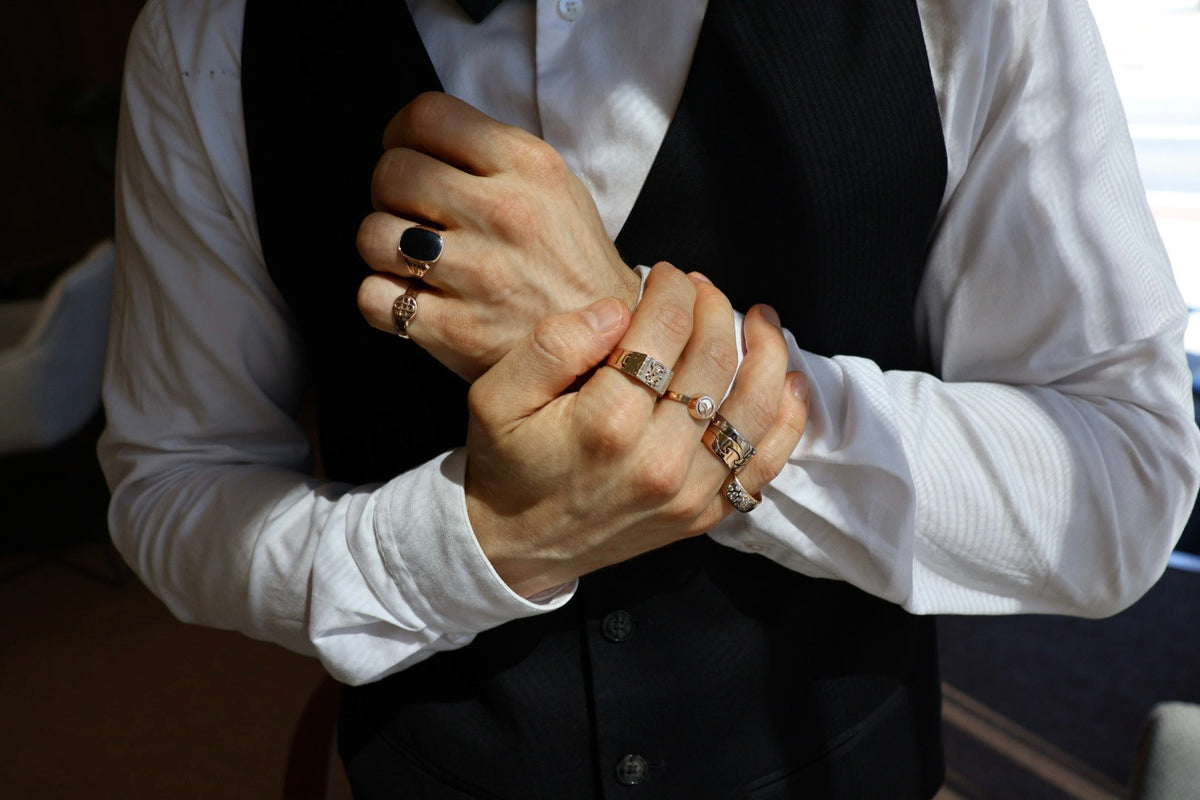 Redefining Masculine Style: The Rise of Signet Rings, Bold Chains, and Brooches for Men