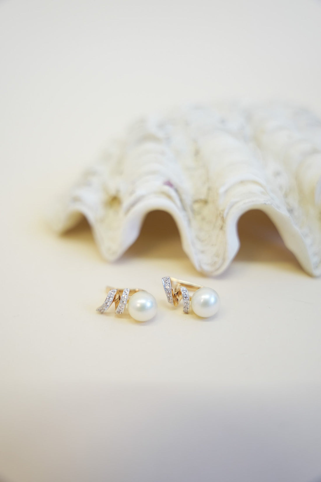 June Birthstones: Pearl & Alexandrite — Nature’s Elegance and Rarity