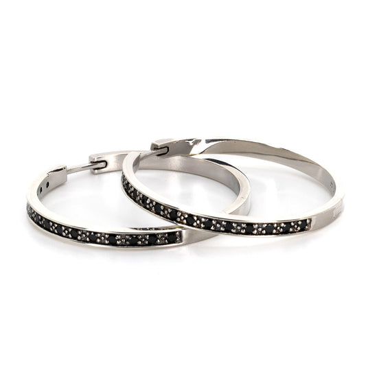 Mustat jalokivirenkaat