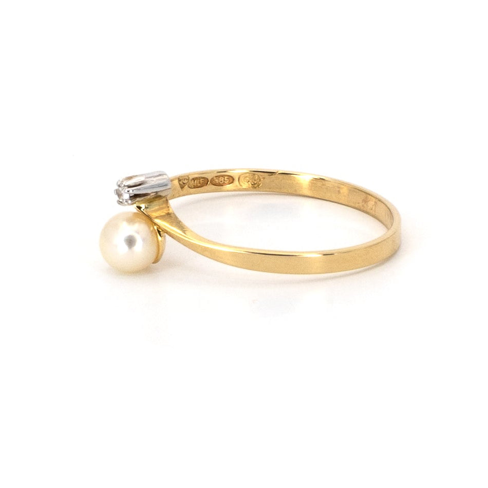 Diamond & Pearl Gold Ring