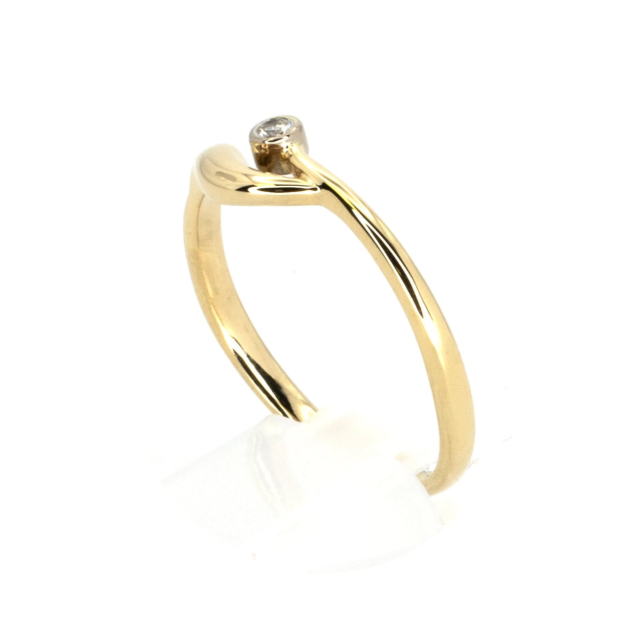 Kultainen timantti sormus