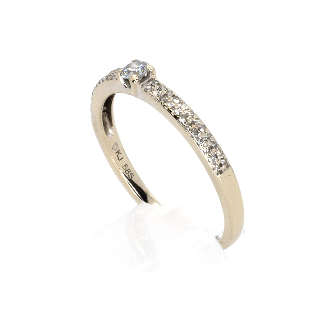 Klassinen morsiussormus valkokulta