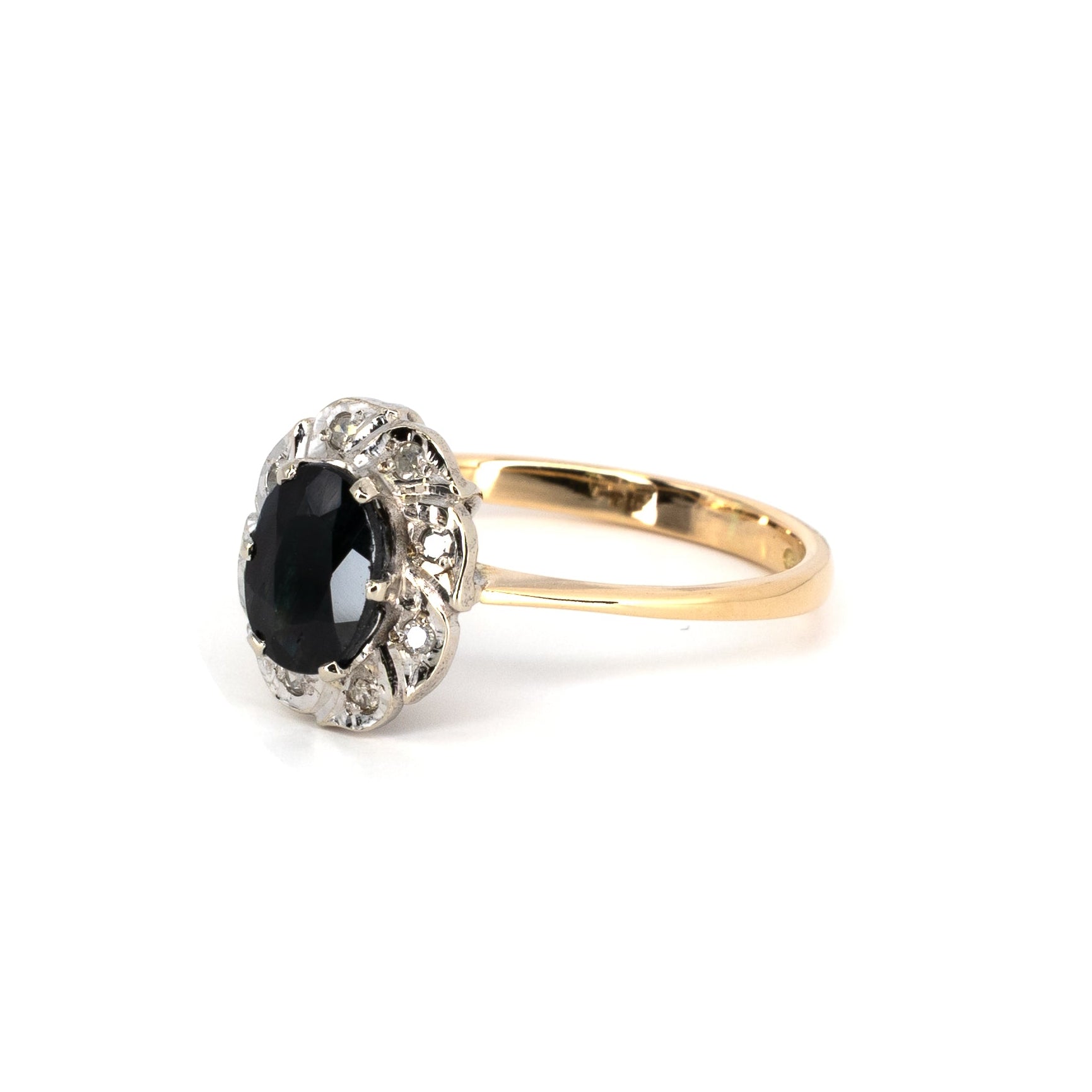 Classic Ring with Natural Sapphire and Diamonds