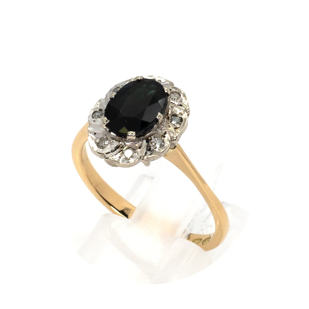 Classic Ring with Natural Sapphire and Diamonds