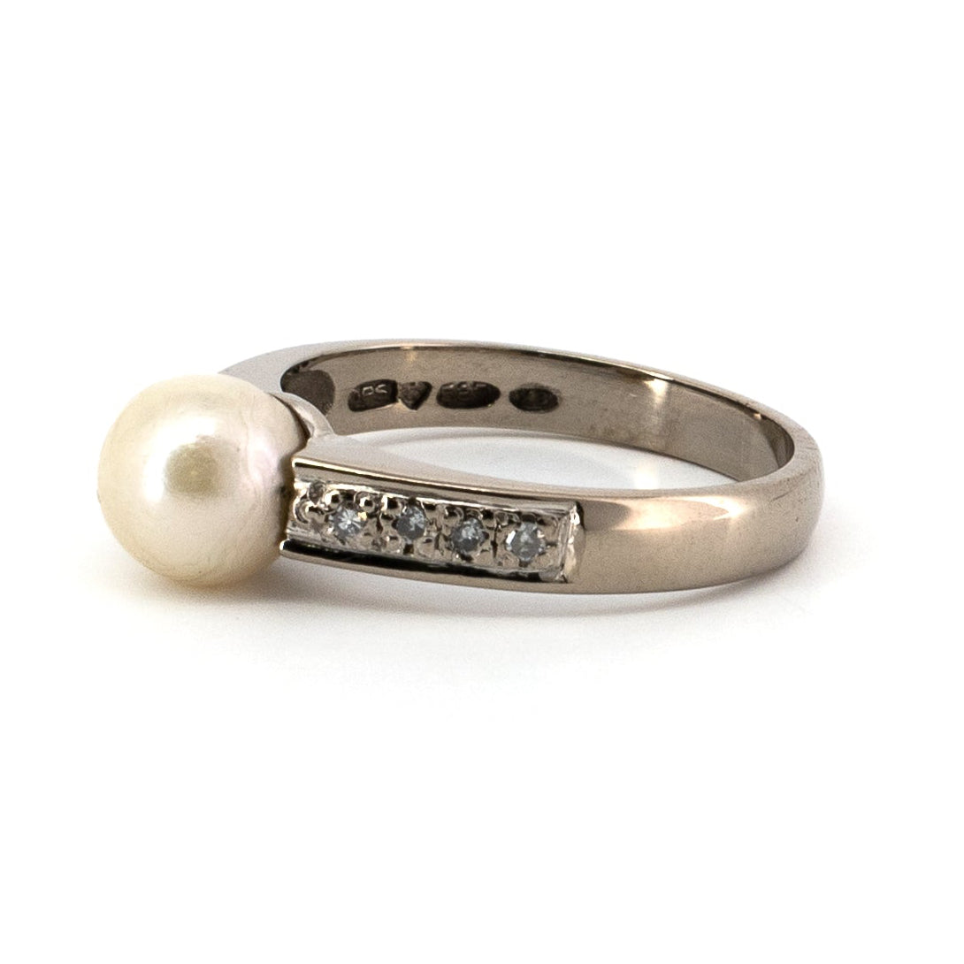 White Gold Pearl & Diamond Solitaire Ring