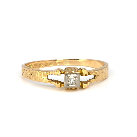 Solitaire Gold Ring