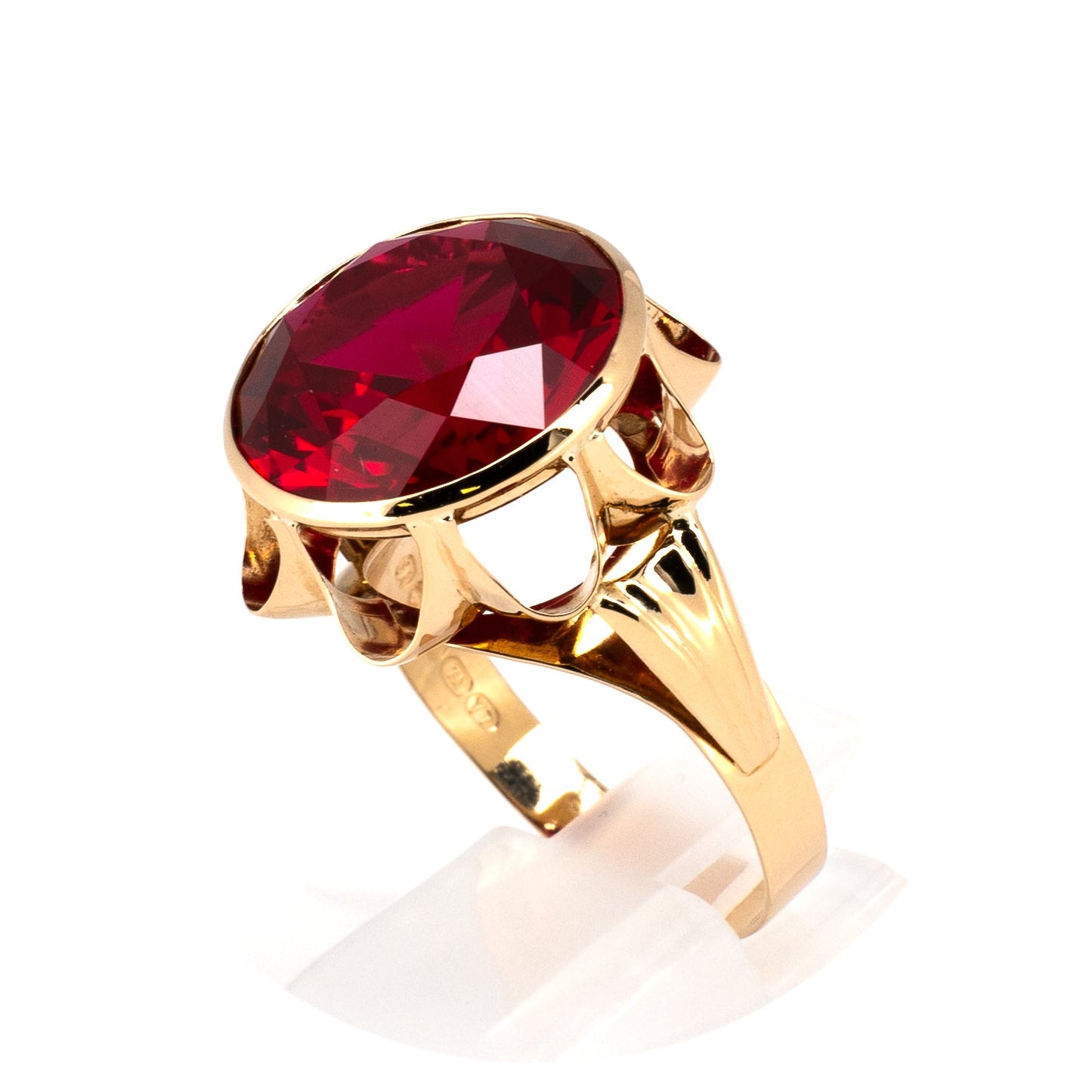 Vintage 1976 Ruby Red Gold Ring