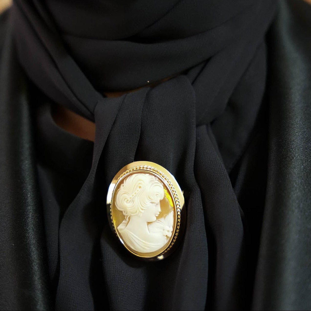 Vintage Medium Size Cameo Gold Brooch