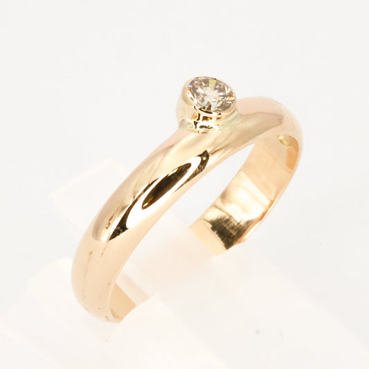 Diamond on Edge Gold Ring