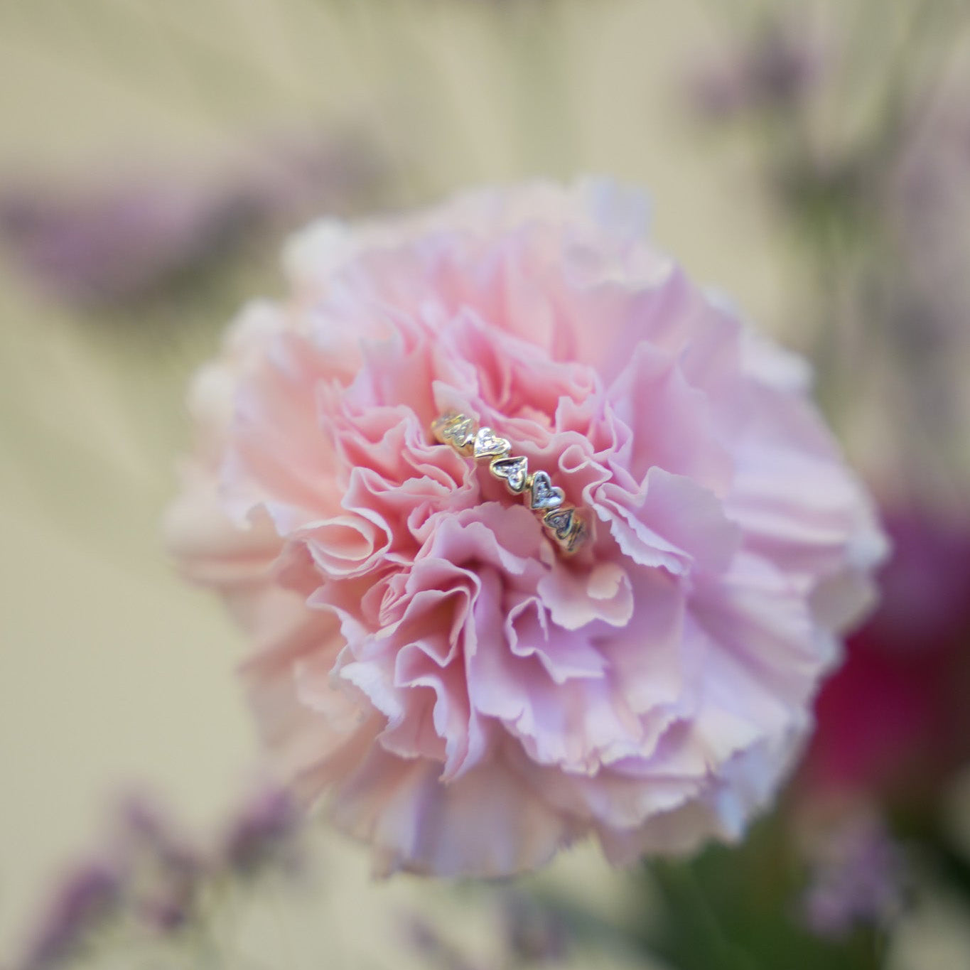 Timanttisormus keltakulta