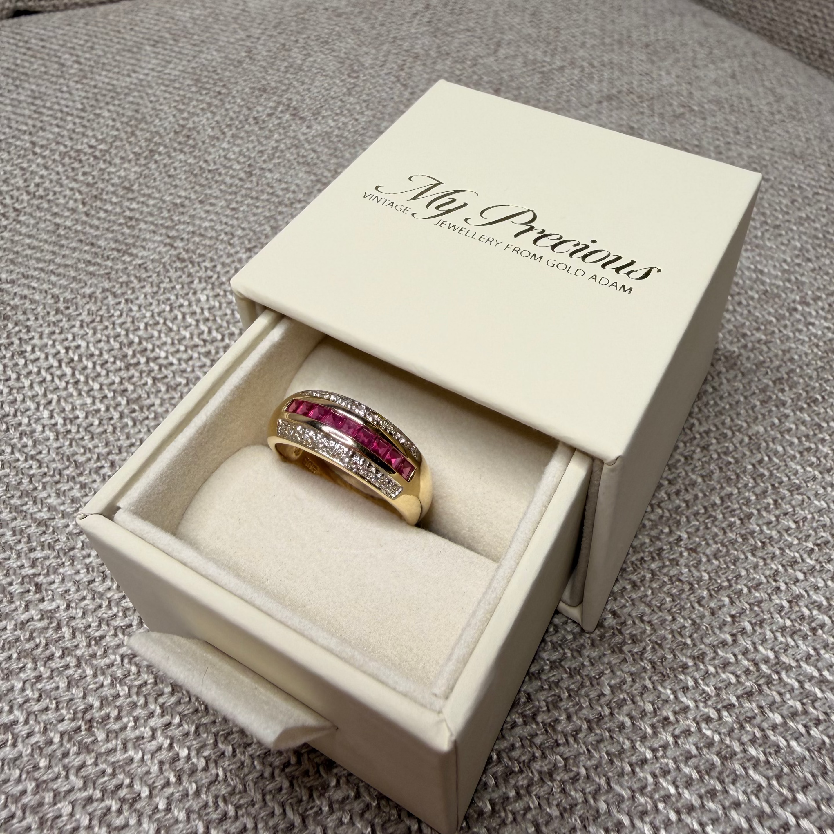 Yellow Gold Ring with Diamonds