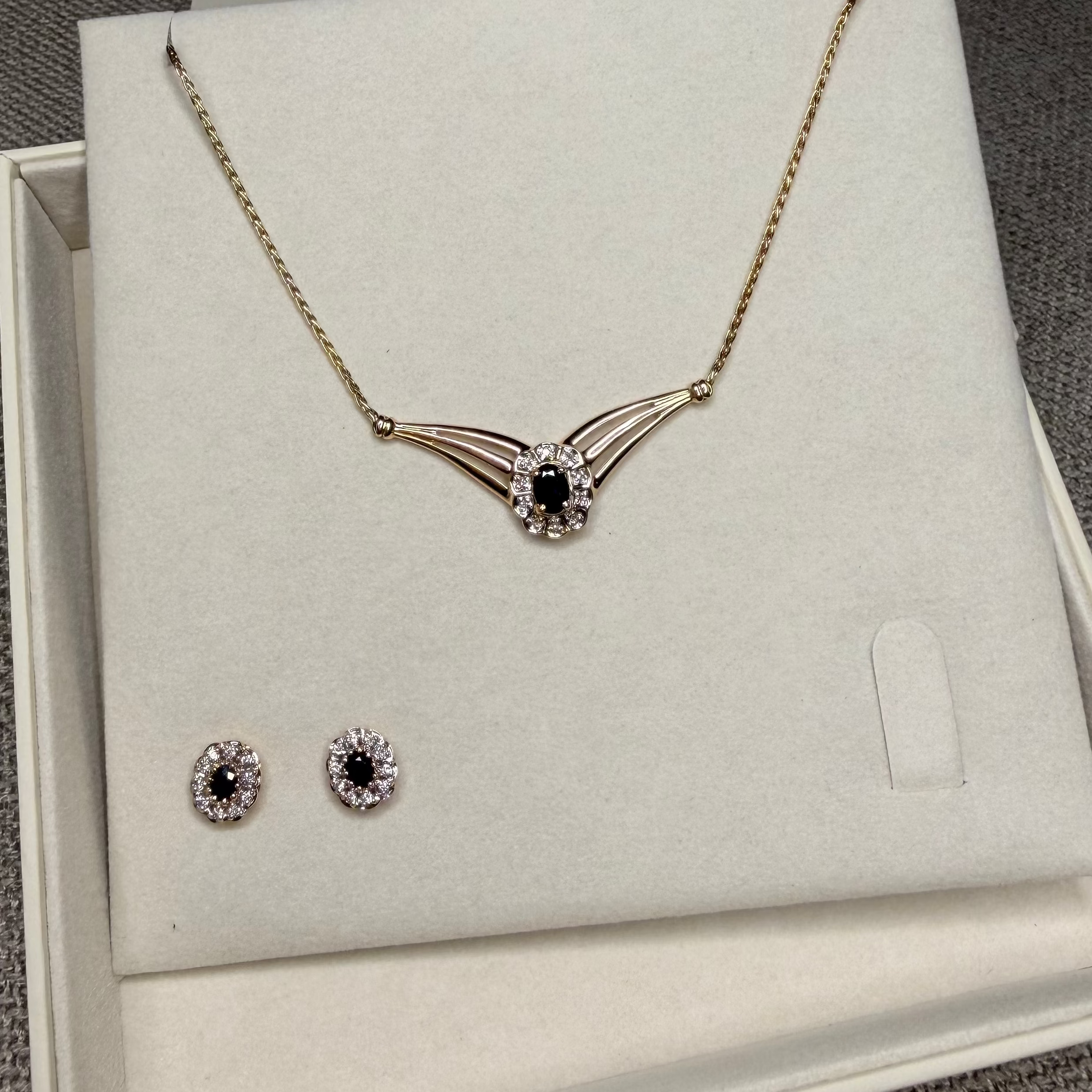 Yellow Gold Natural Blue Sapphire with Diamond Necklace