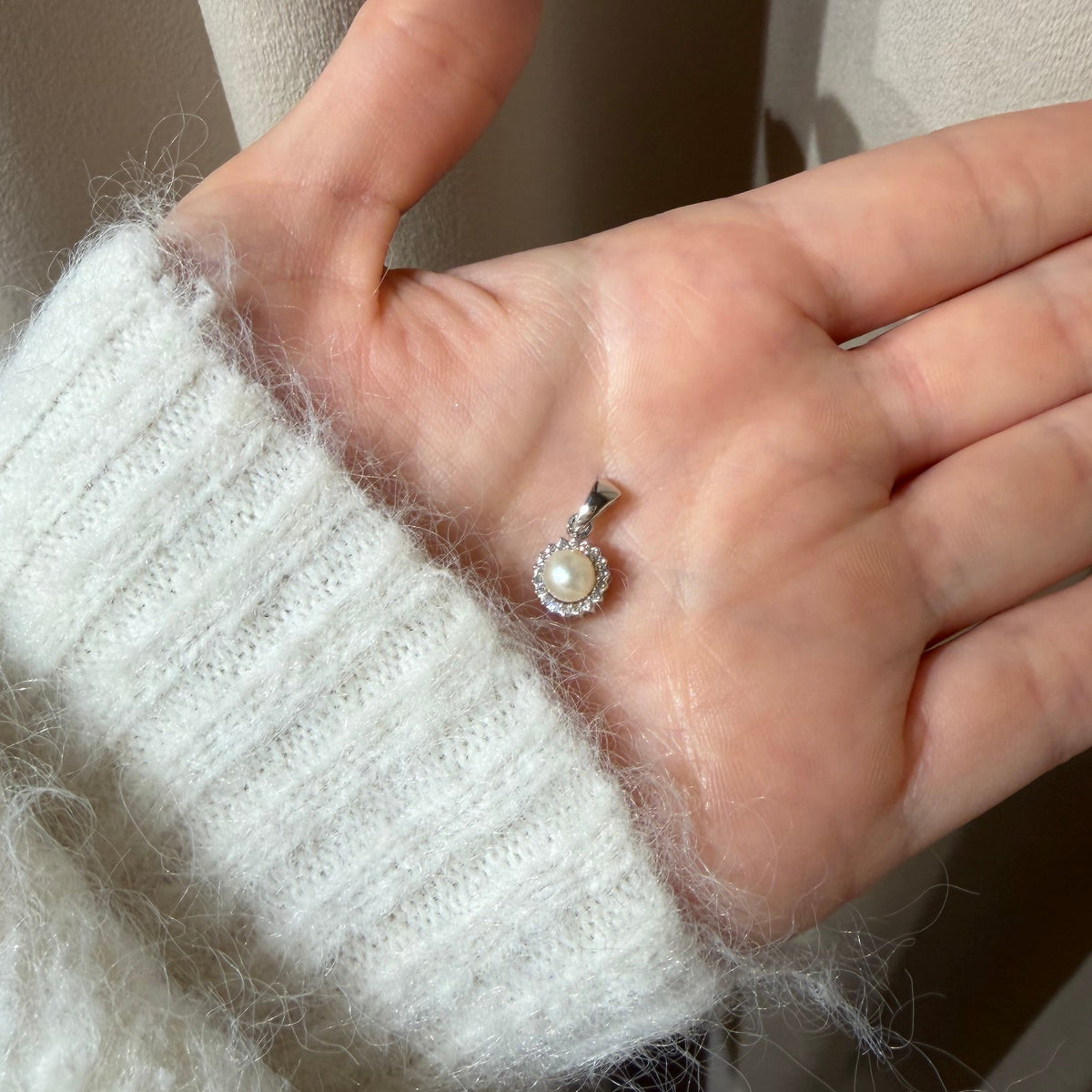 White Gold Pearl Pendant with Diamonds