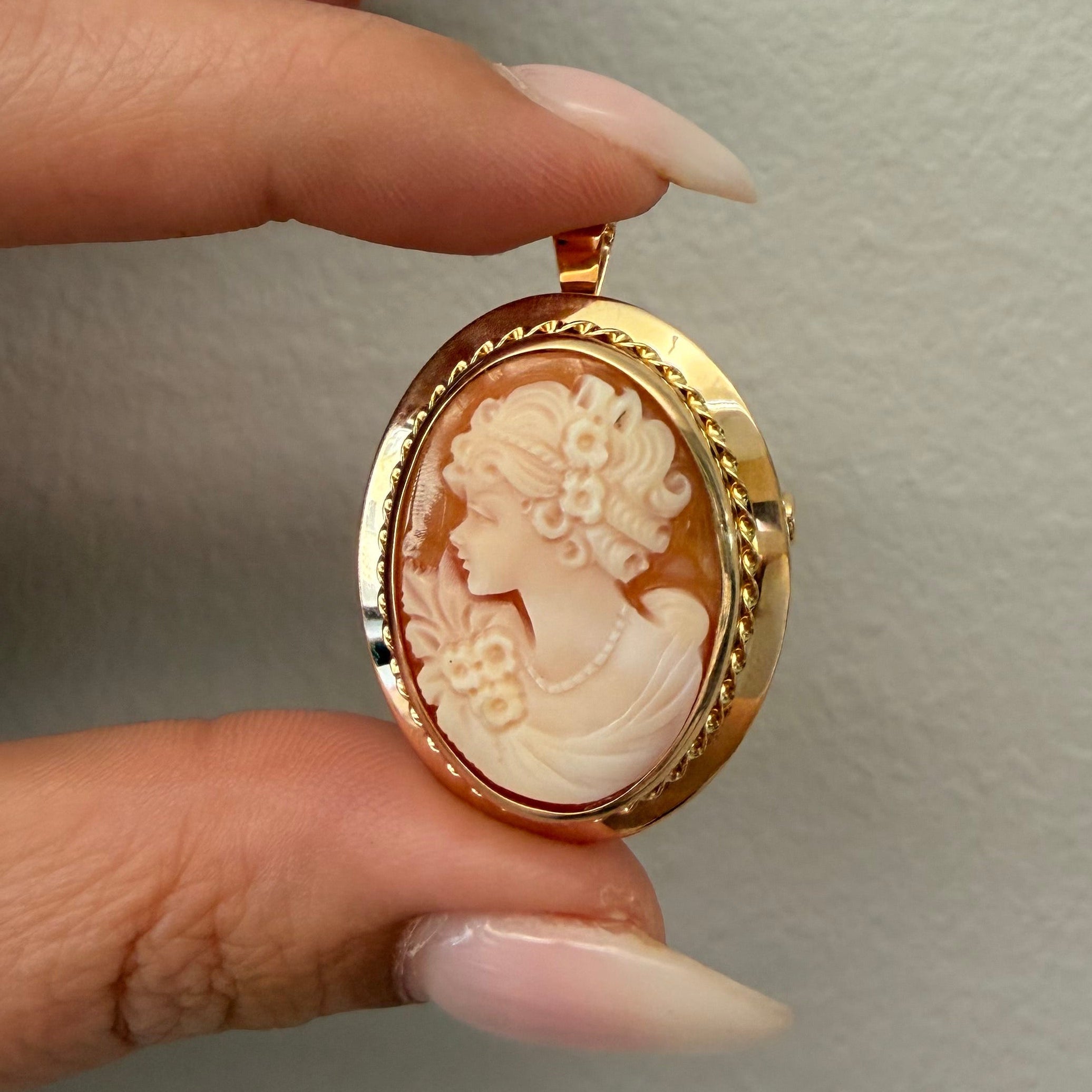 Yellow Gold Cameo Brooch/ Pendant