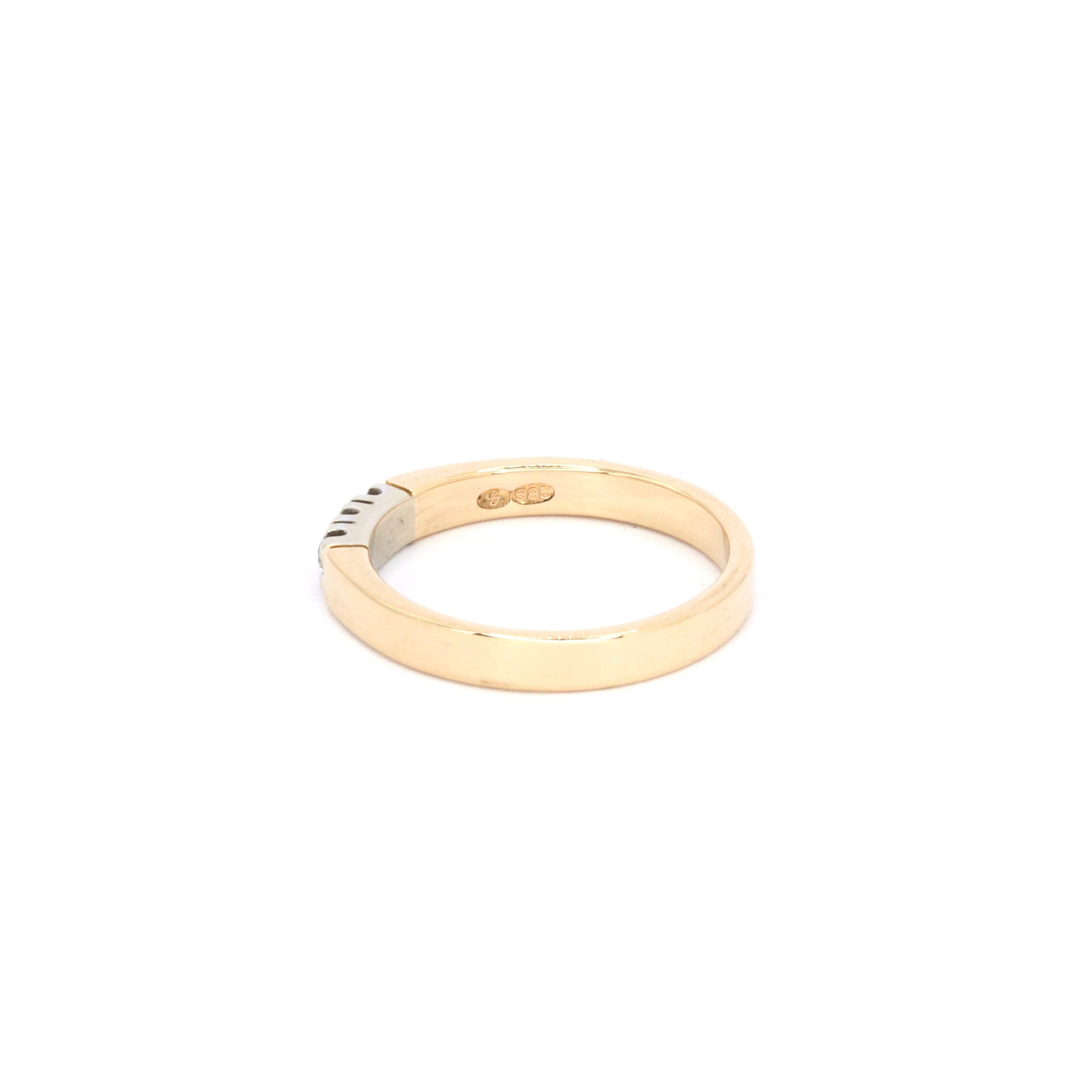 3 Diamond Classic Gold Ring