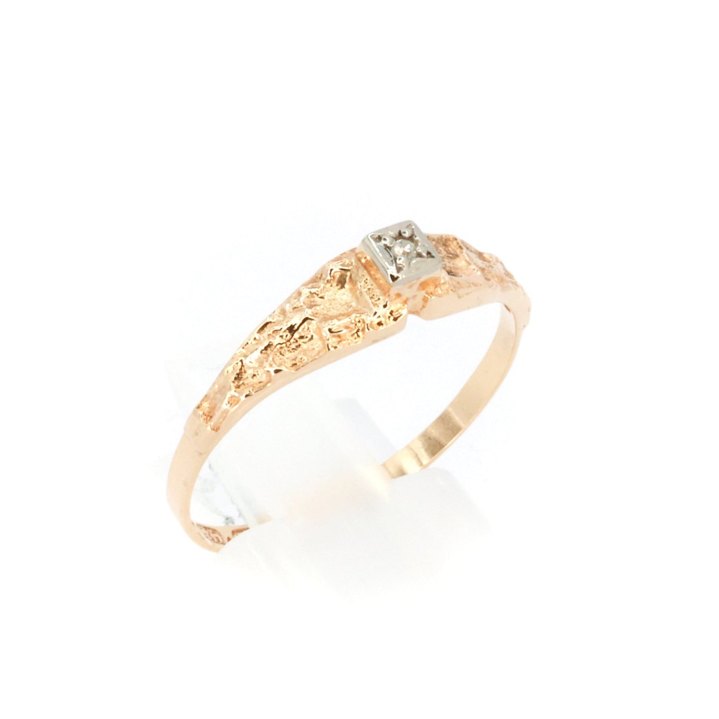 Lapponia Inspired Solitaire Gold Ring