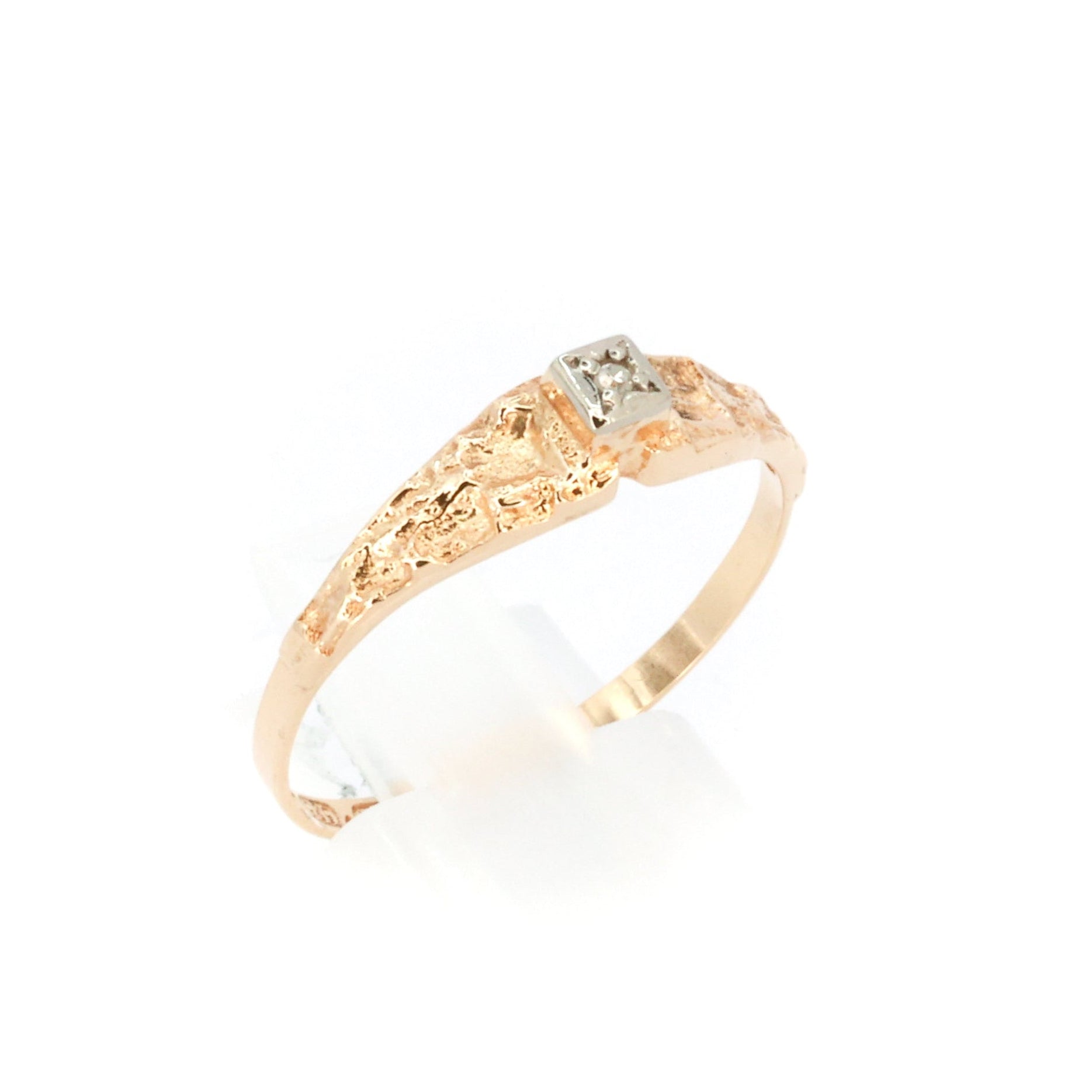 Lapponia Inspired Solitaire Gold Ring