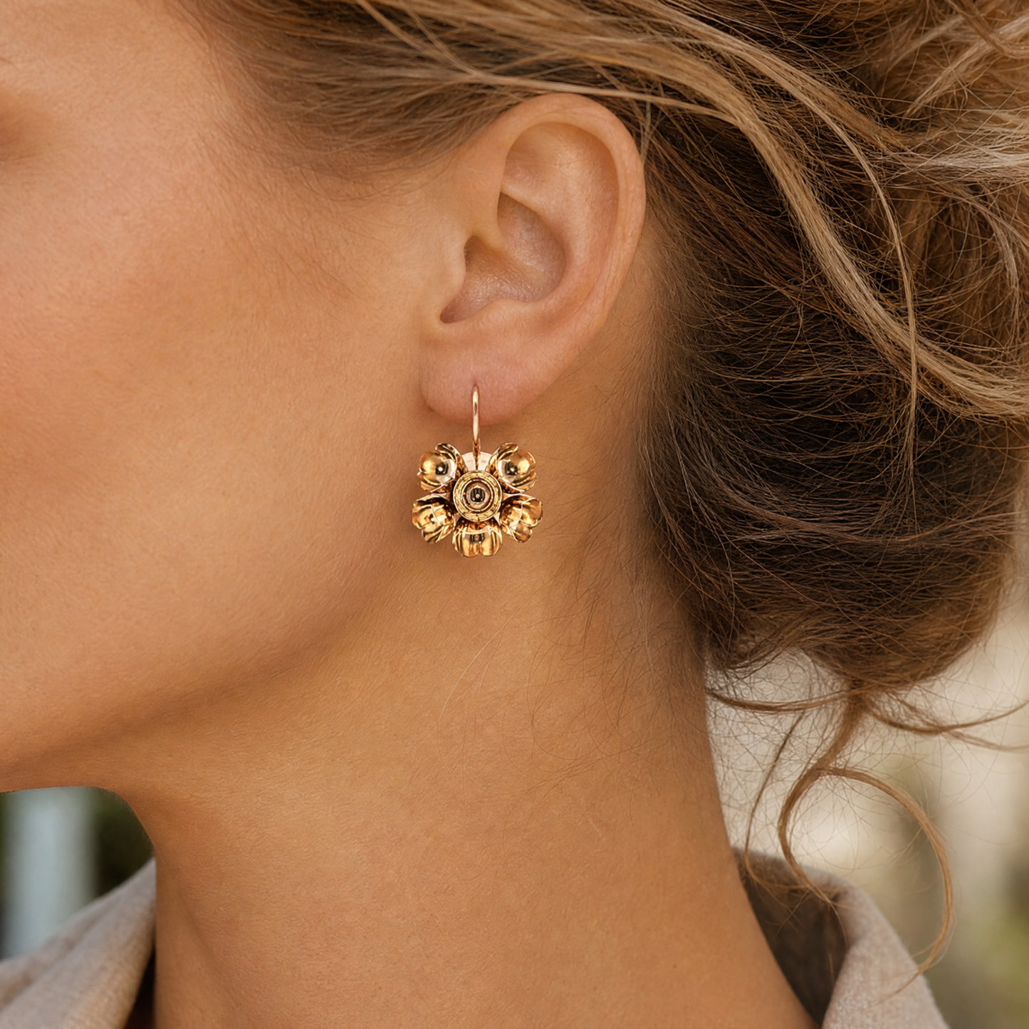 liisa vitali kevät gold earrings on woman 